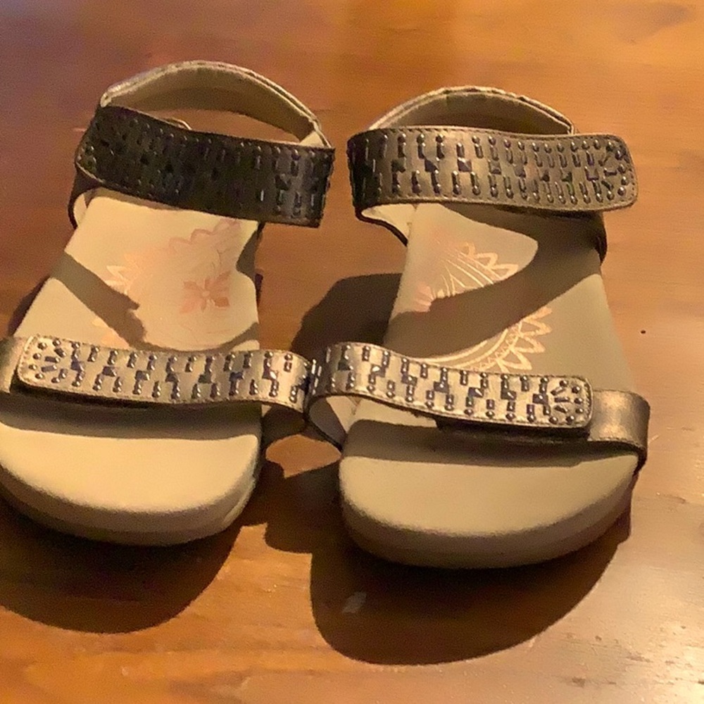 Aetrex modern adjustable strap sandels